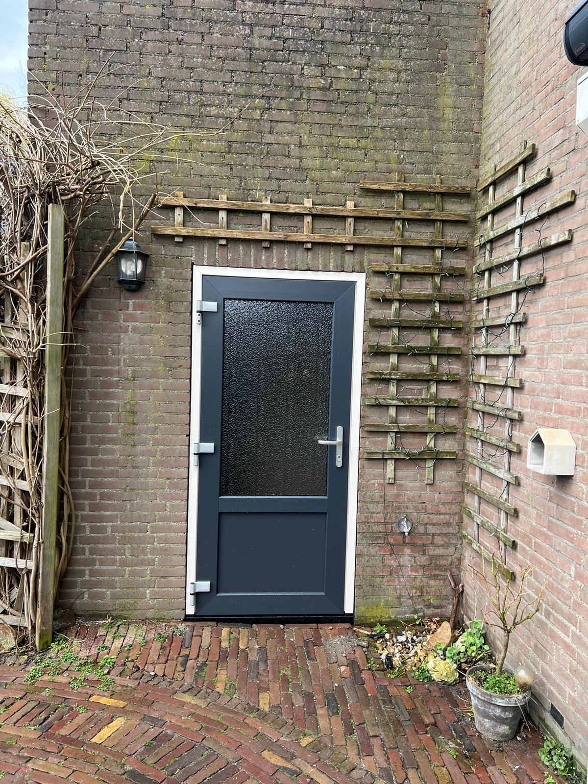 Achterdeur van kunststof in Breda door AMPA