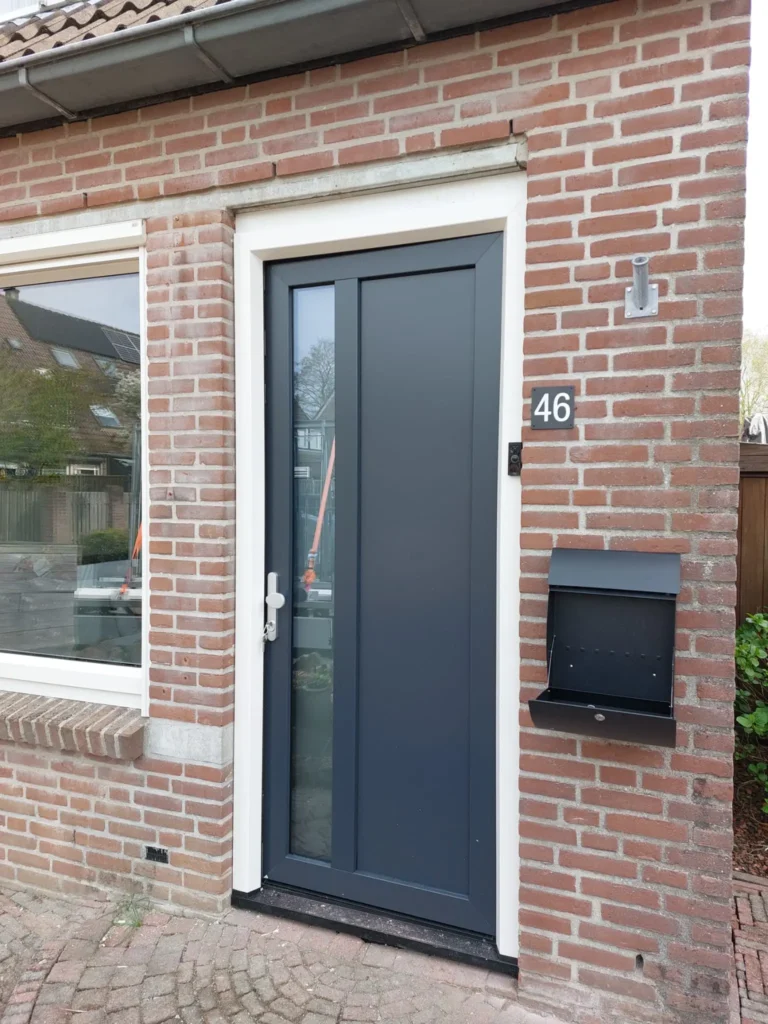 Antraciet kleurige voordeur woning wijk bij duurstede - AMPA Kunststof kozijnen