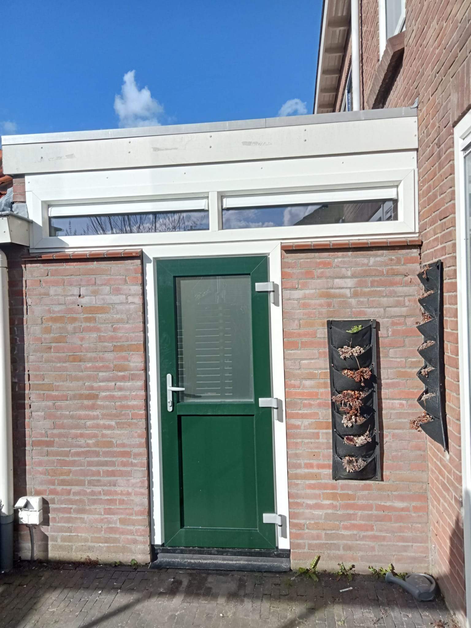 Groene kunststof deur geplaatst door AMPA in Deventer