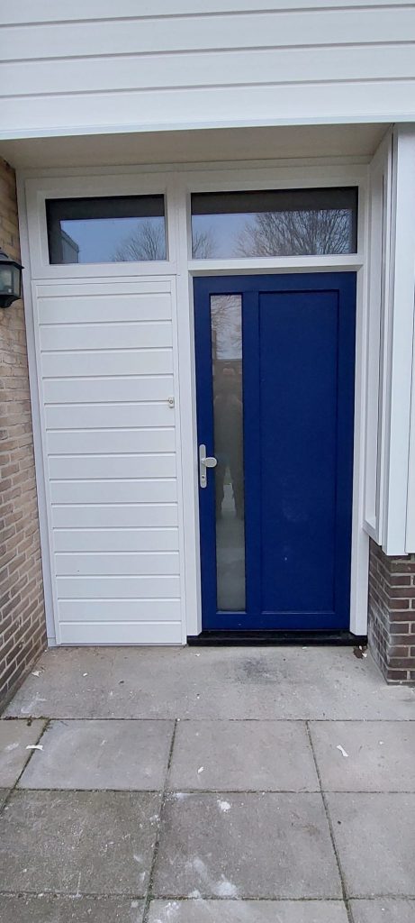 Hengelo kunststof deur blauw AMPA