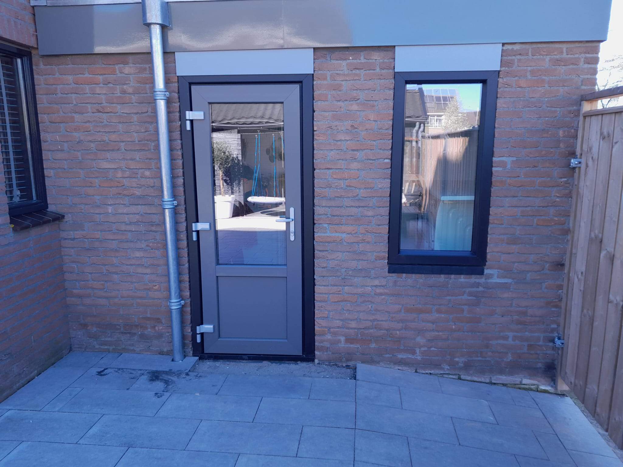 Kunststof deur in Genemuiden door AMPA