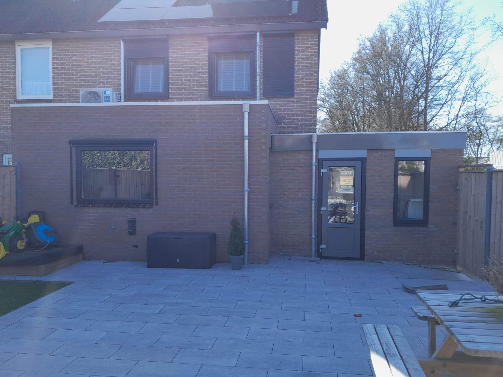 Kunststof deuren en kozijnen achterkant in Genemuiden door AMPA