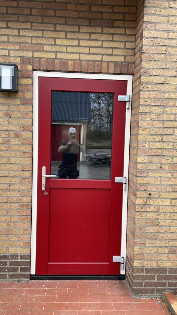 Terwolde AMPA rode kunststof deur
