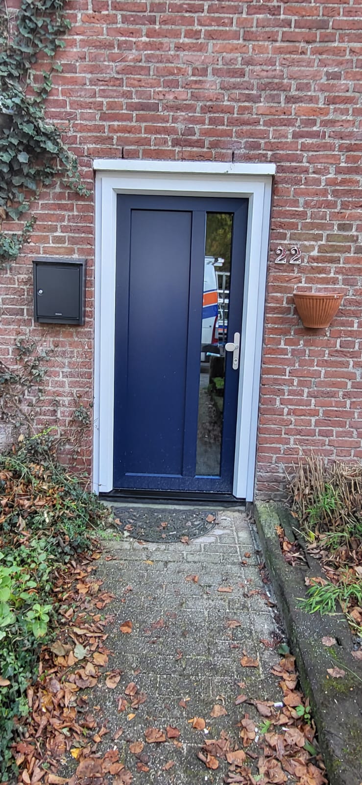 Blauwe kunststof voordeur versterkt & inbraakveilig - Waalre - AMPA