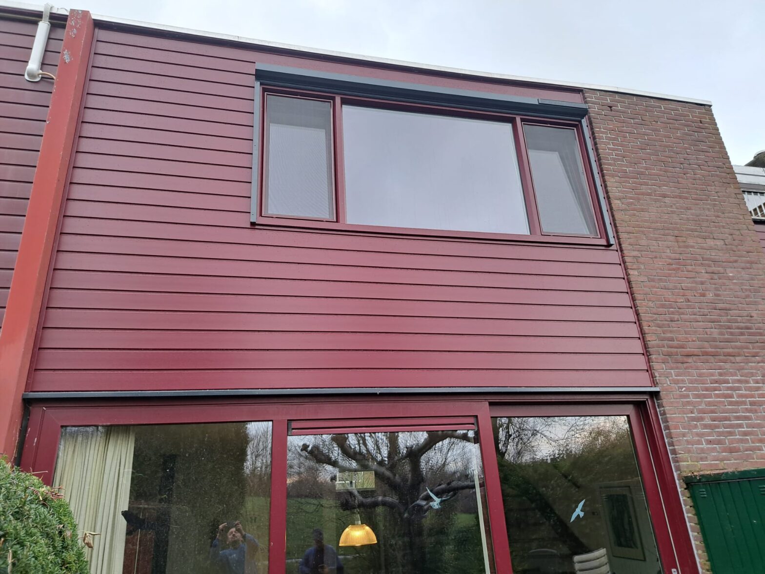 Rode gevelbekleding renovatie en kunststof kozijnen VEKA Zoetermeer