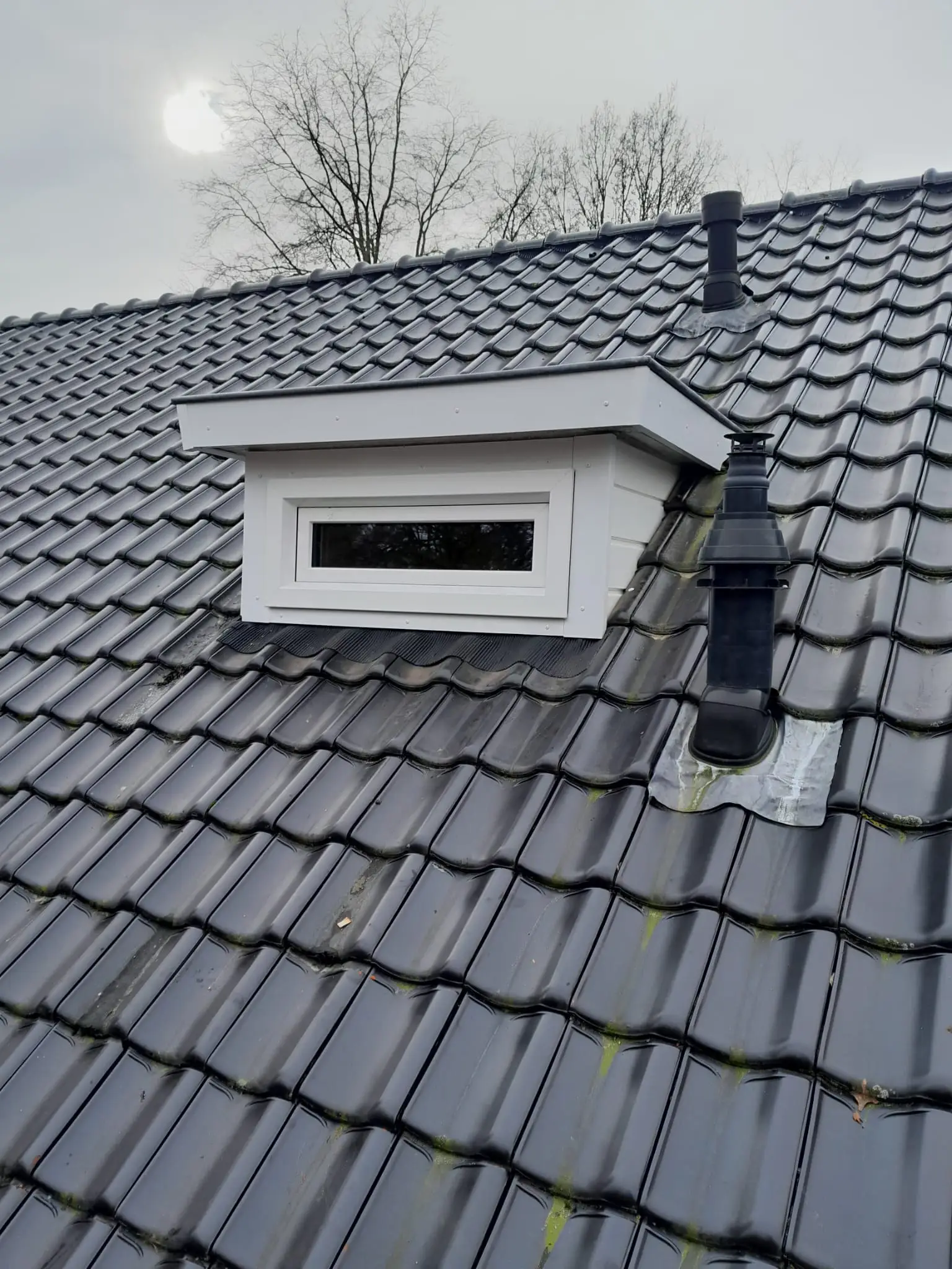 Kleine dakkapel renoveren - AMPA Kunststof kozijnen in Nunspeet
