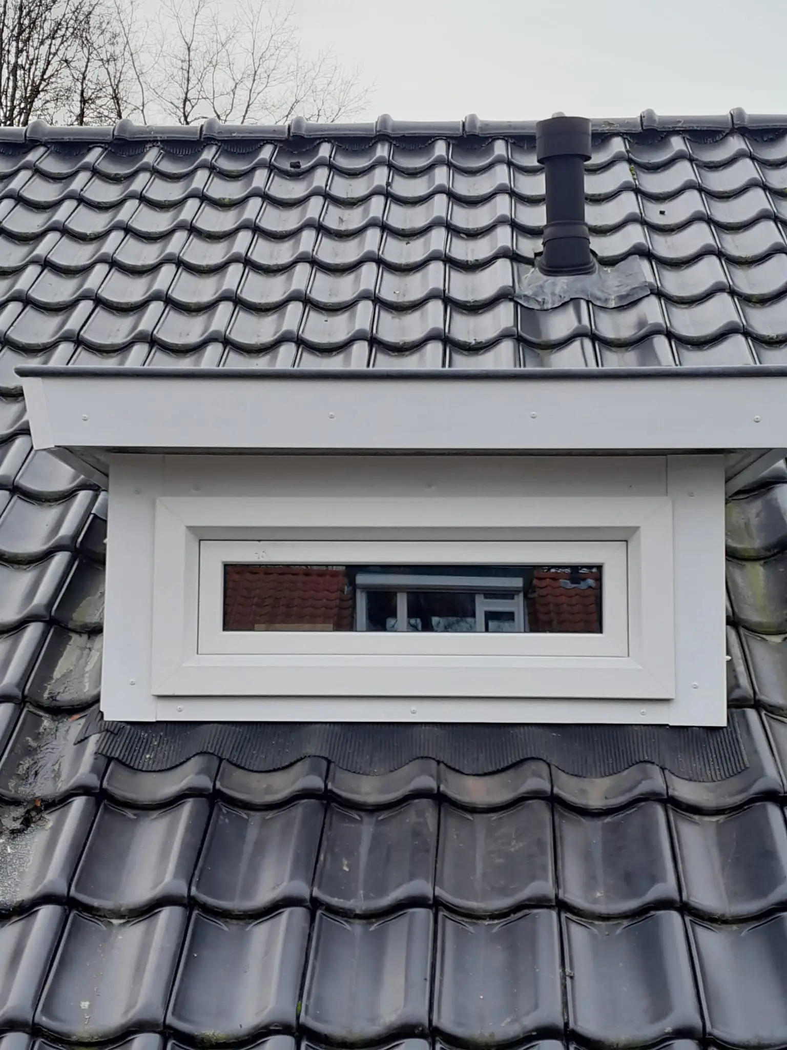Kleine dakkapelraam renovatie met kunststof kozijnen in Nunspeet - AMPA Kunststof kozijnen