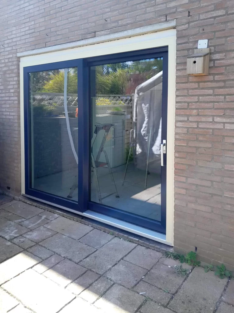 Den Haag AMPA kunststof-kozijnen schuifpui blauw