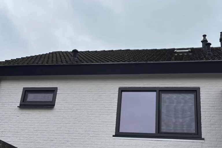 Antraciet gekleurde kunststof kozijnen in Vriezenveen
