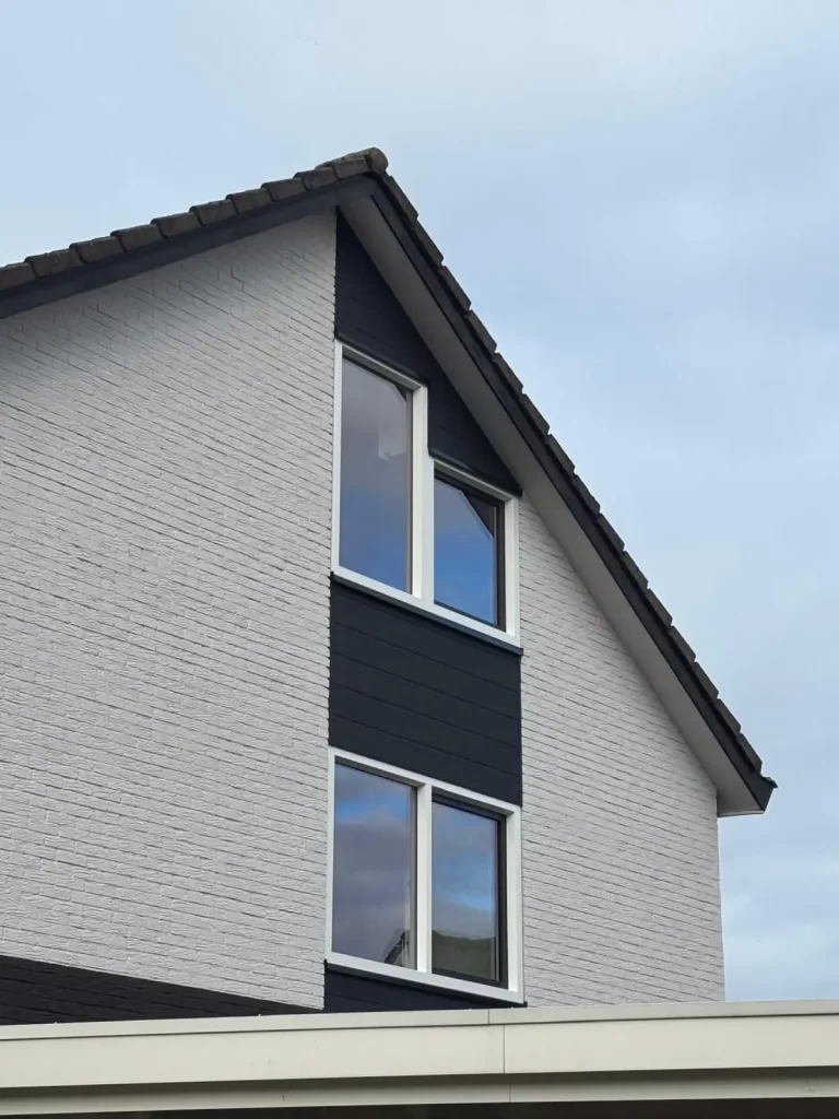 Witte kunststof kozijnen en keralit in Vriezenveen