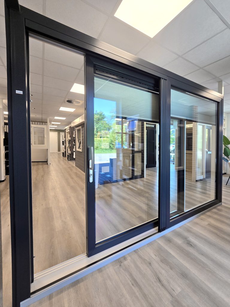 Ampa_showroom_2delig_schuifpui_Veka_Antraciet